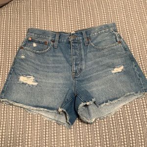 Madewell Curvy Relaxed Denim Shorts in Homecrest Wash~Ripped Edition